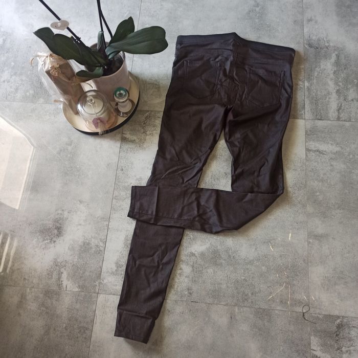 Brązowe woskowane legginsy rozmiar 42