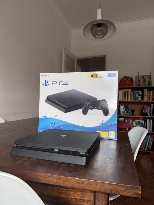 PS4 / Playstation 4