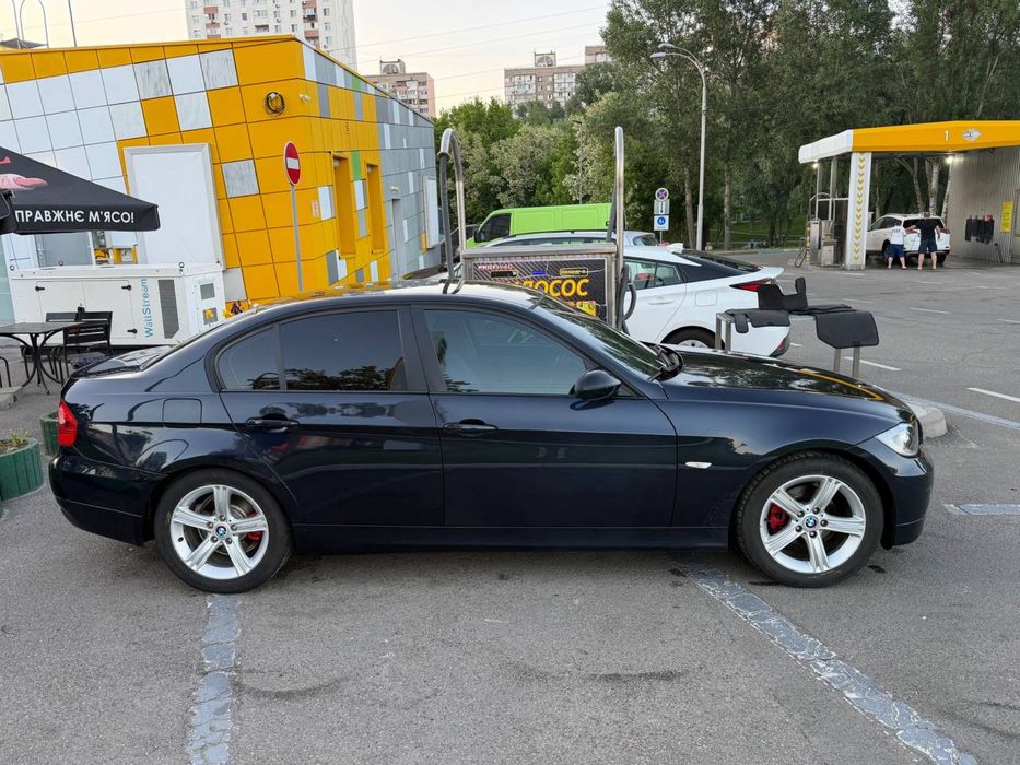 Продам автомобіль бмв е90