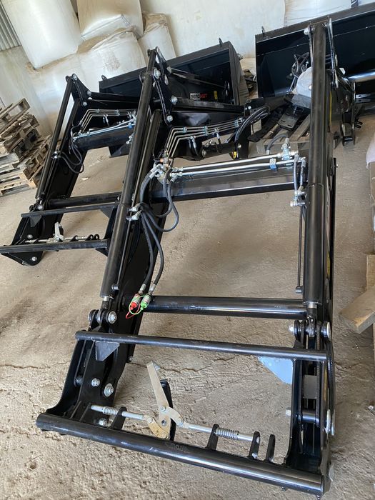 Фронтальний навантажувач на МТЗ ЮМЗ. Кун.