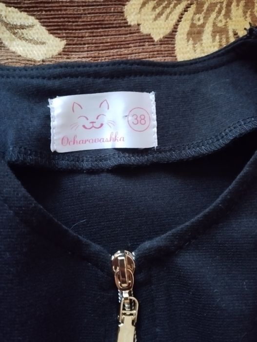 Продам пиджак для девочки в отличном состоянии. .