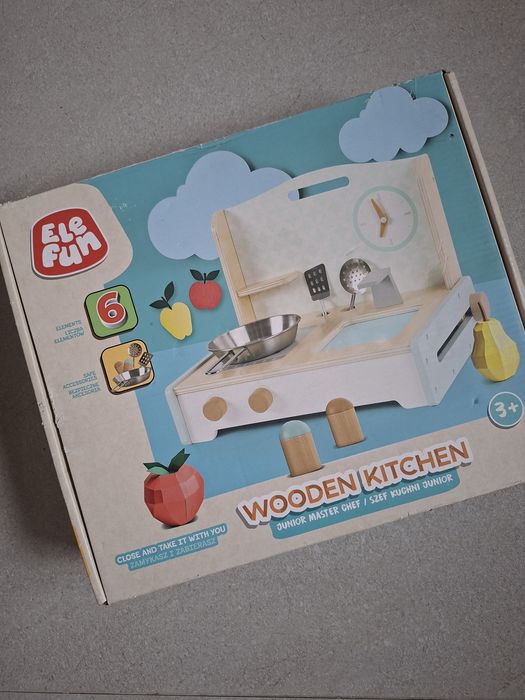 Drewniana kuchnia dla dzieci