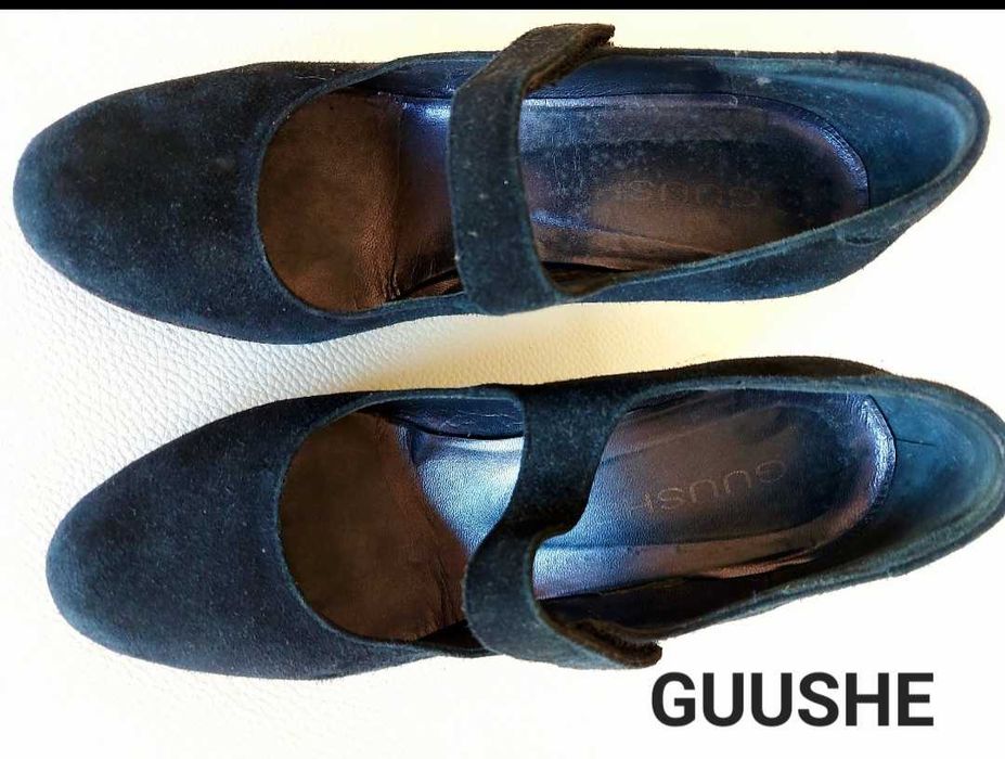 Elegante sapato preto da marca GUUSHE para senhora, ideal para todas as ocasiões.