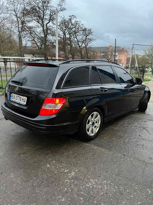 Мерседес c клас в гарному стані