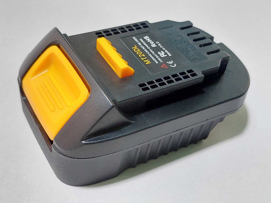 Перехідники з акб Makita/Dewalt на інструмент Dewalt/Makita.