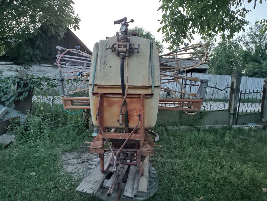 Оприскувач для трактора на 400 л.