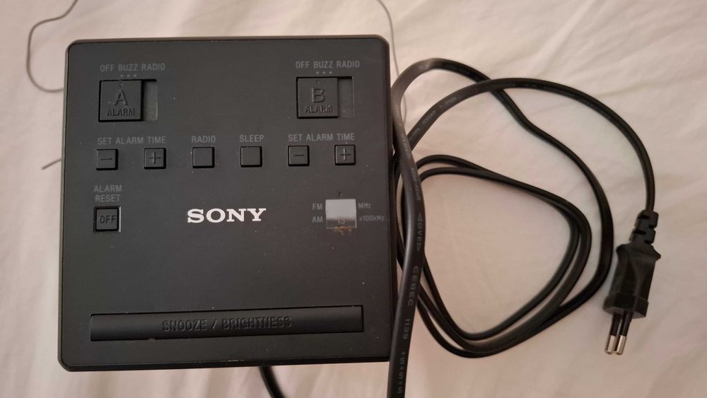 rádio / relógio despertador da marca Sony