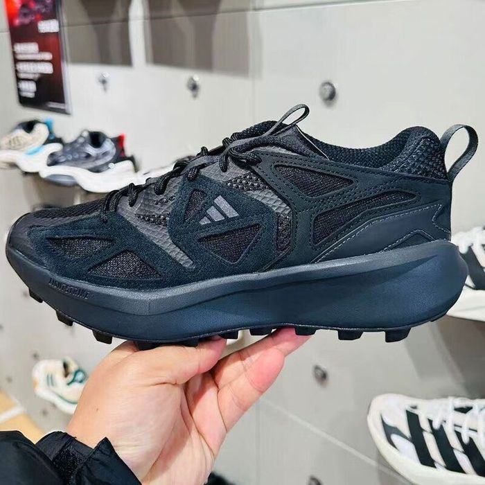 Кросівки Adidas Kantai Trail розмір 45.  Стелька 29 см