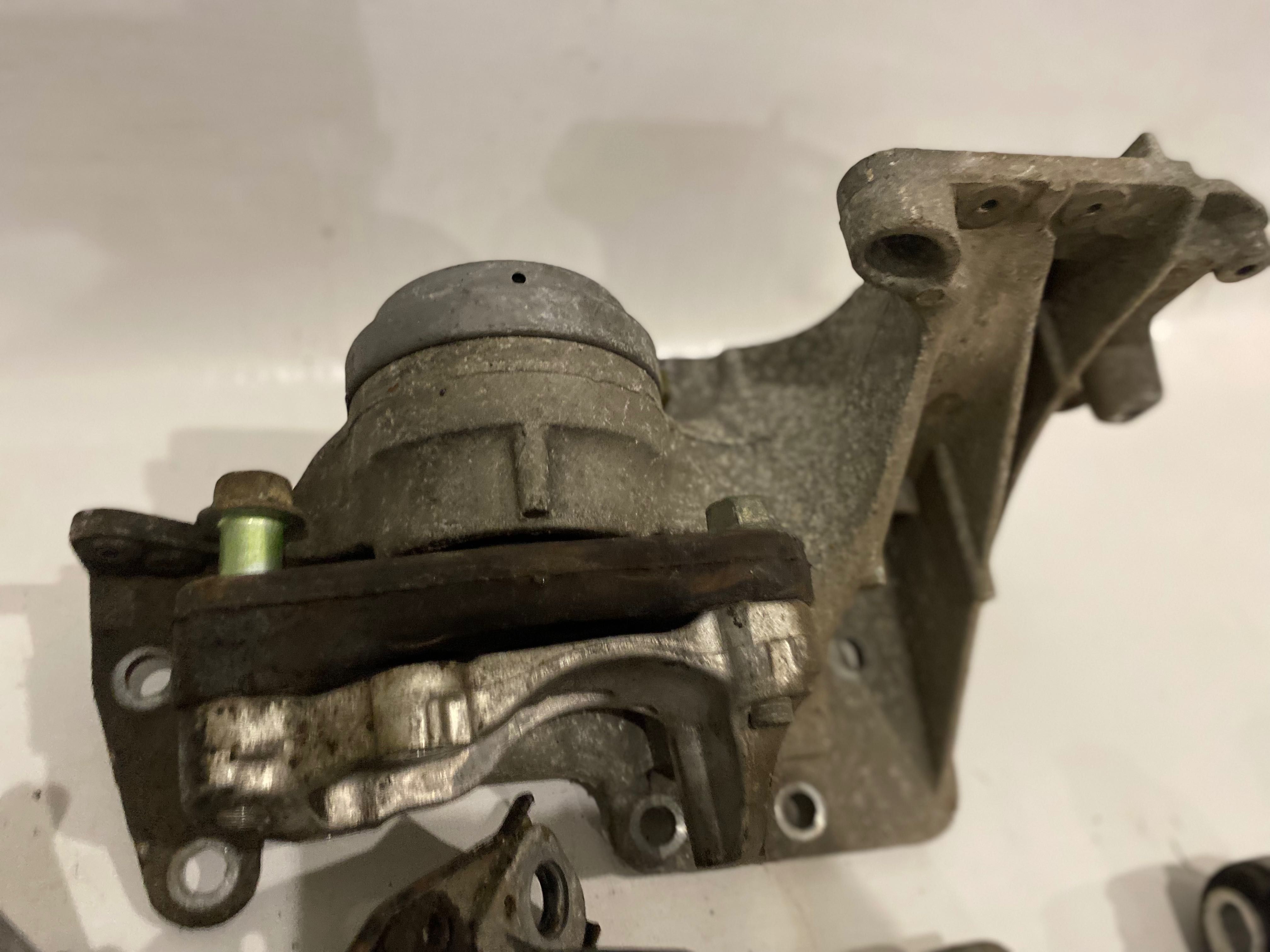 Подушка двигателя опора Nissan Qashqai j10 сценик меган кашкай 1.5 2.0 ...