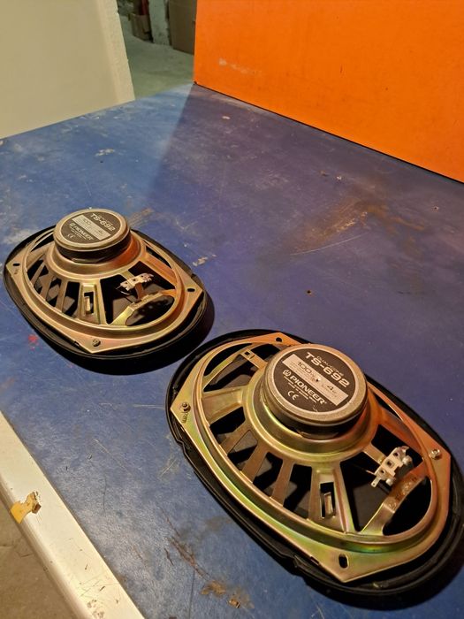 Dwa głośniki PIONNER z VW transportera T3