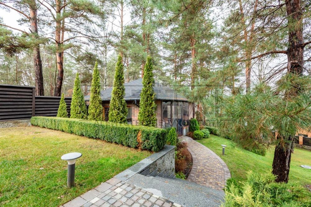 Пропонується в оренду двоповерховий затишний будинок в Гореничах 250м2