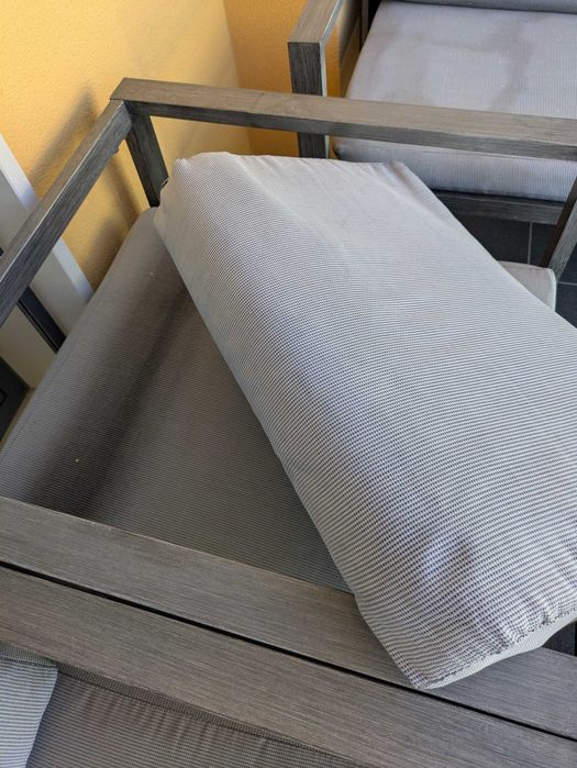 Conjunto de sofás e mesa de exterior