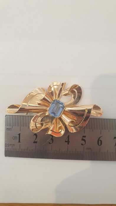 Alfibete, pregadrira, broche em ouro