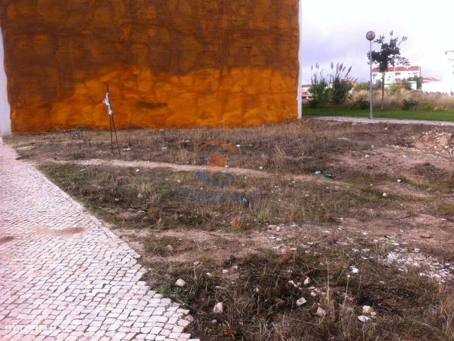Lote de terreno com 260m2 | Samora Correia — Samora Correia, Santarém