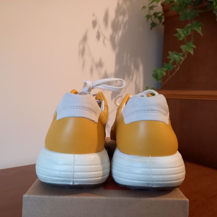 musztardowe, sportowe buty damskie ECCO Soft 7 Runner