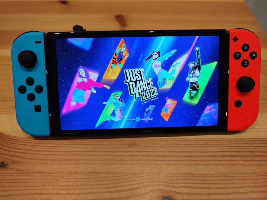 Nintendo Switch OLED 64GB Neon Blue/Red + 2 jogos fisicos