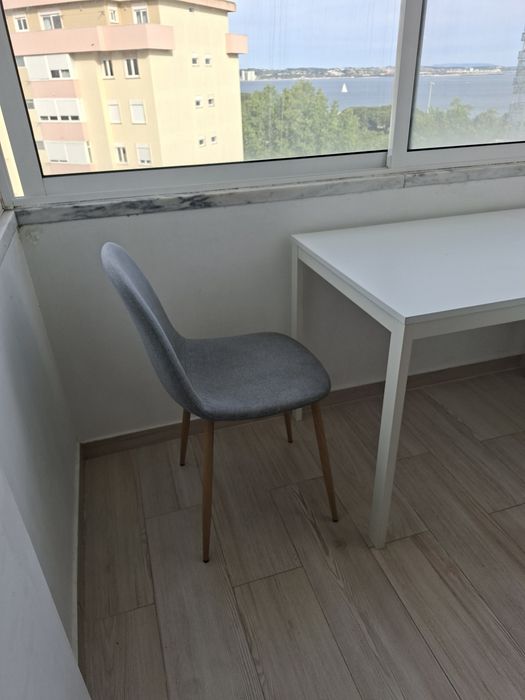 Mesa e 2 cadeiras