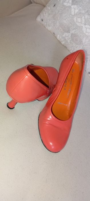 Sapatos Kallisté salto alto cor laranja