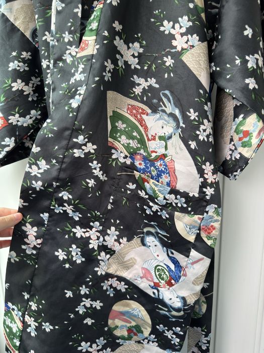 Чорне кімоно Silk Dream з мотивами гейш, квітучої вишні