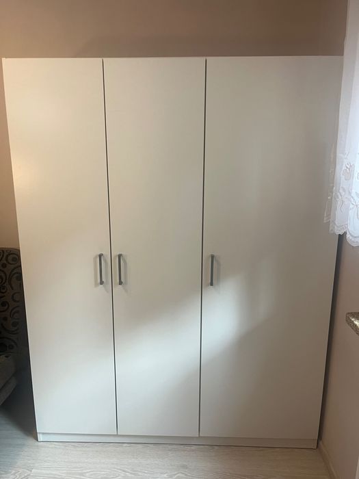 Szafa biała trzydrzwiowa