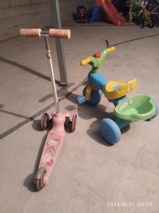 Triciclo e trotinete para menina.