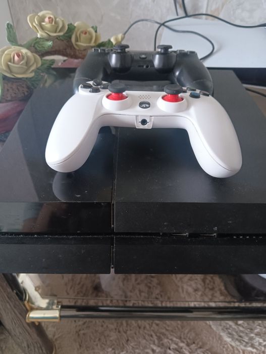 PS4 com 2 comandos 500GB