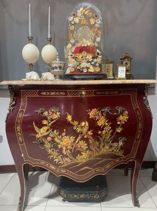 Comoda chinesa lacada  e comnpintura manual