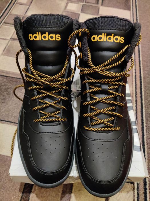 Продам мужские зимние кроссовки Adidas Hoops 3.0 MID WTR.