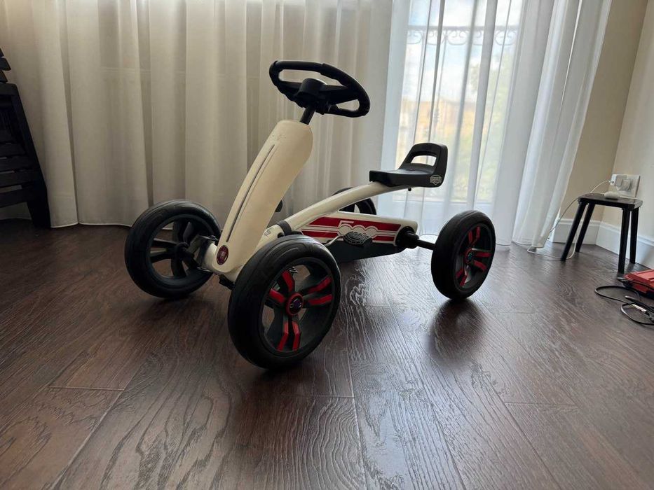 Веломобіль Berg Fiat 500, автомобіль для дитини з педалями