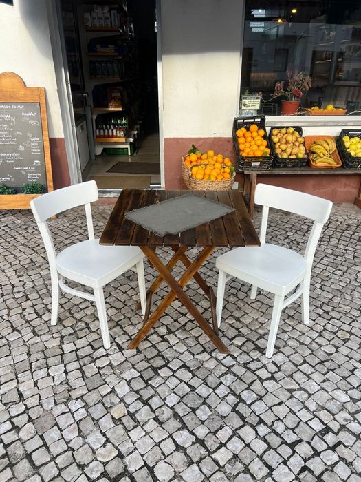 Conjunto Madeira Mesa e 2 x Cadeiras