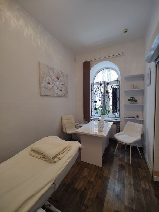 Продаж Комерція вул.Куліша Центр Фасад 3 вікна+ Двері,ц.160000 у.о