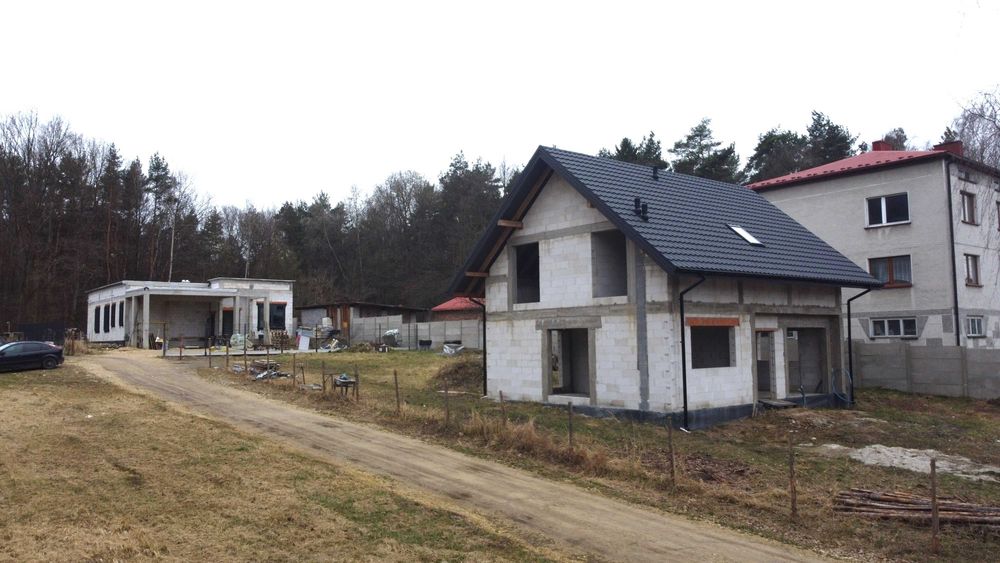 Dom w stanie surowym – blisko lasu, stawu i centrum