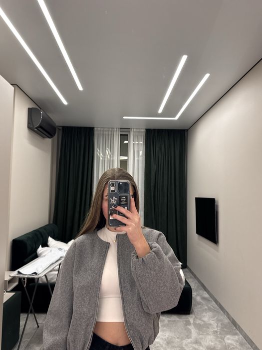Бомбер від бренду Zara, розмір s