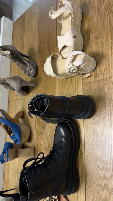 buty    botki    sandały    klapki    szpilki    sandały