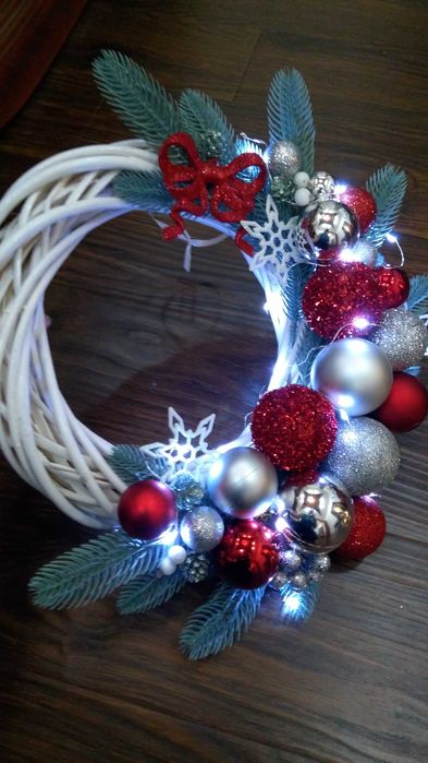 Новорічний декор,подарунки, різдвяний віночок,і свічка.ручної роботи.