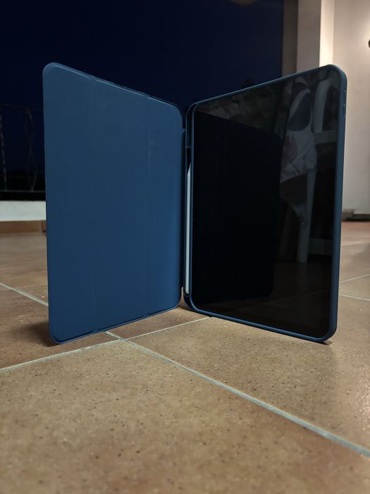 iPad 10th Generation - Like New458551164782530561