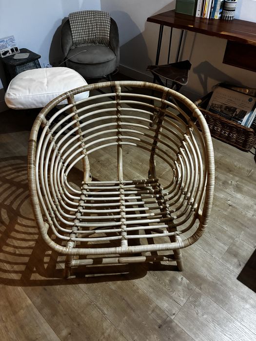 Poltrona BUSKBO IKEA com almofada