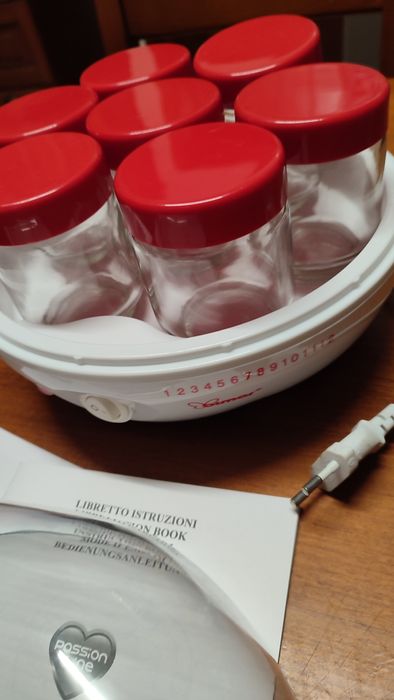 Iogurteira bimar com sete copos de vidro