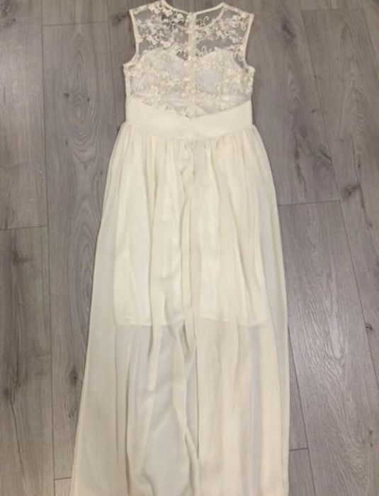 Кремовое платье