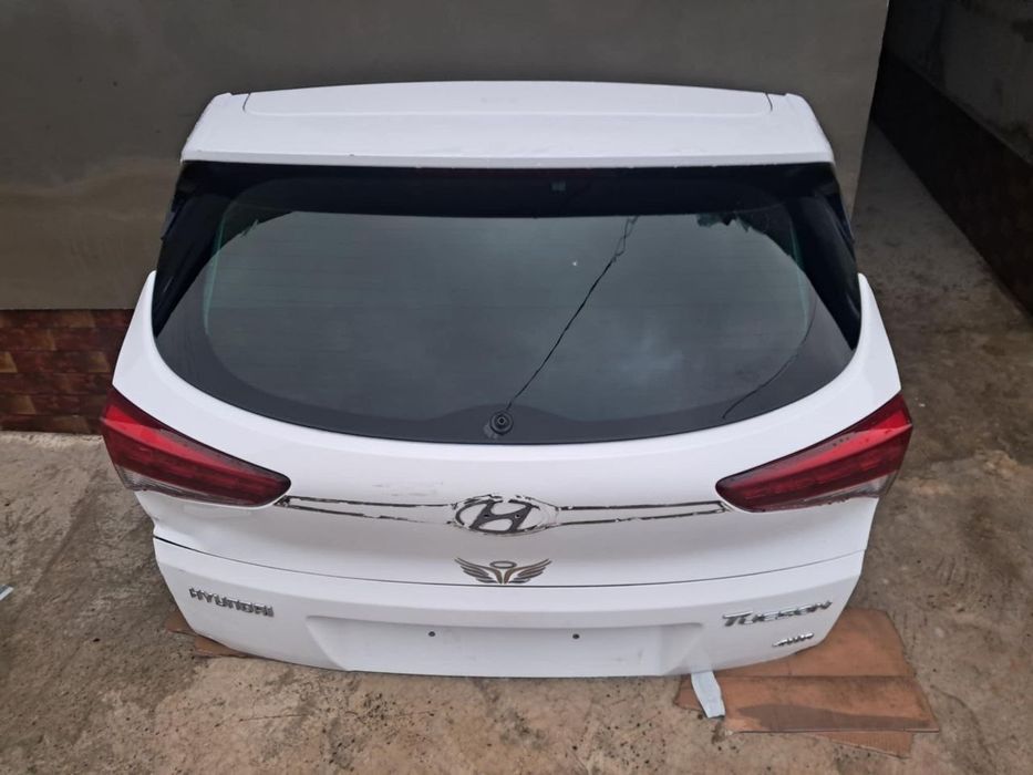 Продам багажник Hyundai  Tucson б/у з незначним ушкодженням
