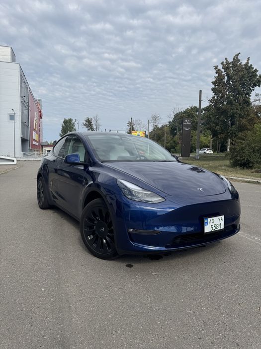 Tesla Model Y 2023 року