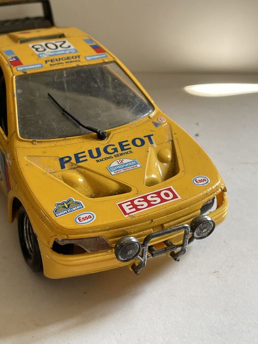 Peugeot 405 turbo 16 burago
