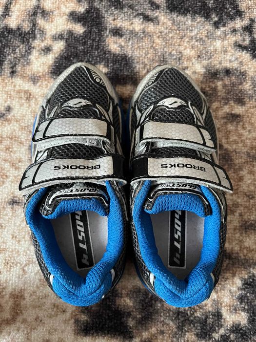 кросівки  Brooks