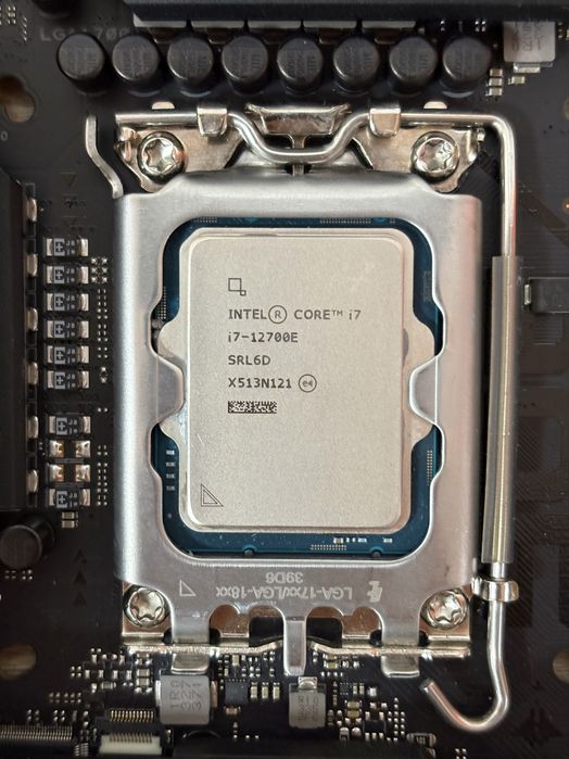 Asus ROG Strix B760-I + i7-12700E