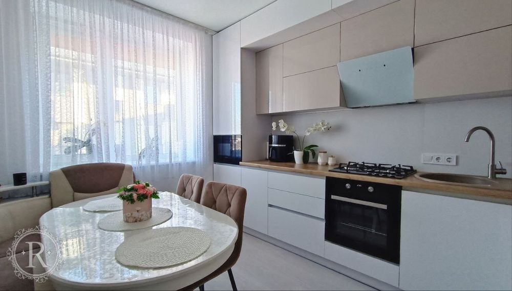 Продаж 2 кімнатної  квартири з ремонтом та меблями у Луцьку