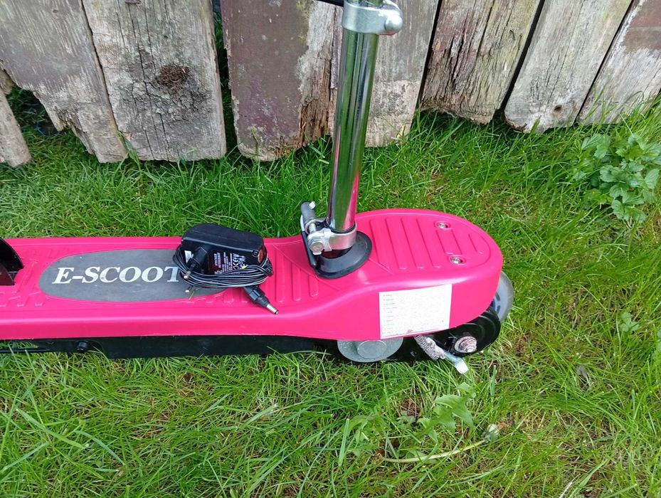Mała hulajnoga elektryczna 24V 120 Wat, dla dziecka.