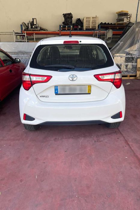 Toyota Yaris Comercial 1.0 – Branco – Económico e Fiável