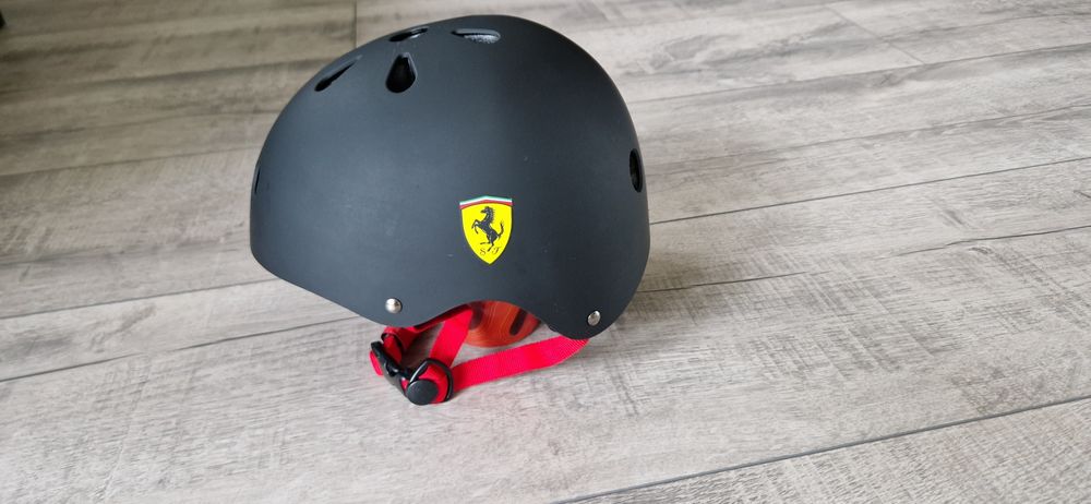 Nowy Kask Scuderia Ferrari Rower Hulajnoga roz S