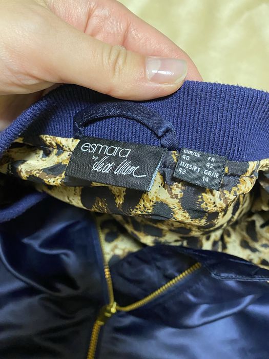 Стильний бомбер синього кольору