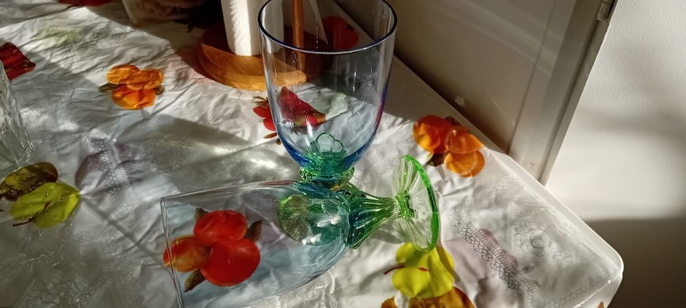 Conjunto de 2 cálices de vidro coloridas